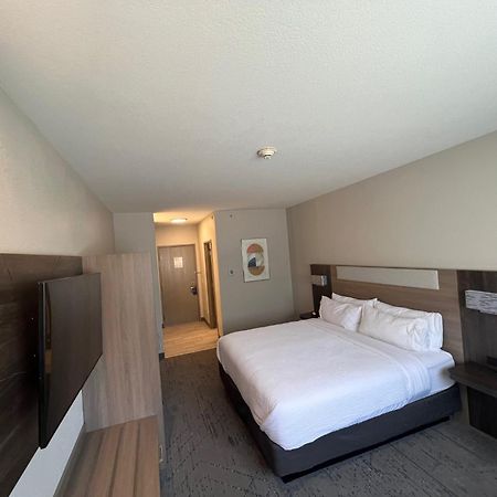 Holiday Inn Express - Wichita North - Park City By Ihg Экстерьер фото