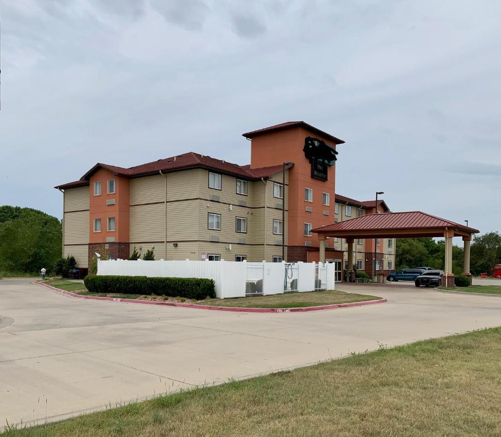 Holiday Inn Express - Wichita North - Park City By Ihg Экстерьер фото